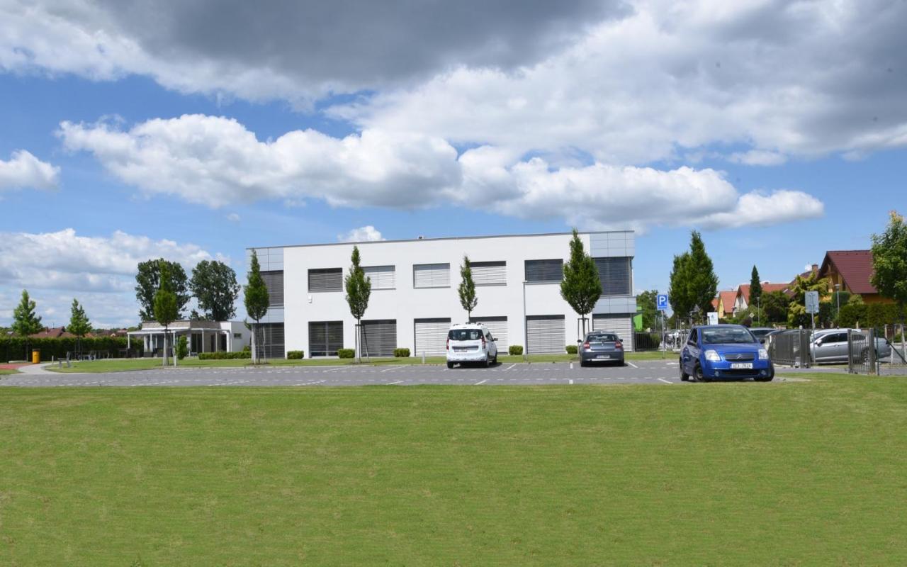 Hotel Harmony Medical & Wellness-Free Parking, 1,8Km From The Center Kromeriz Exterior photo
