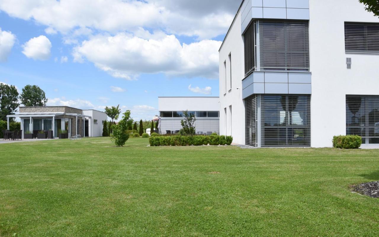Hotel Harmony Medical & Wellness-Free Parking, 1,8Km From The Center Kromeriz Exterior photo