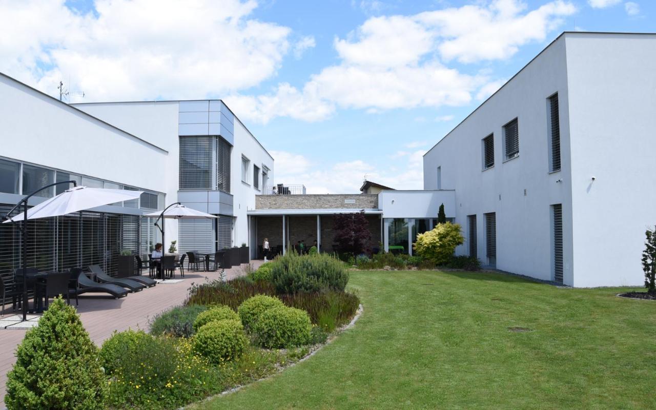 Hotel Harmony Medical & Wellness-Free Parking, 1,8Km From The Center Kromeriz Exterior photo