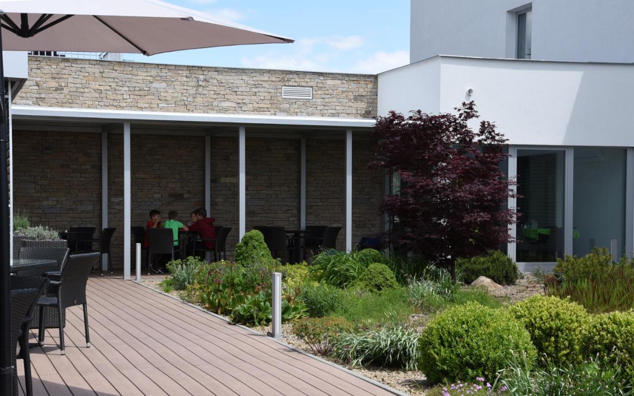 Hotel Harmony Medical & Wellness-Free Parking, 1,8Km From The Center Kromeriz Exterior photo
