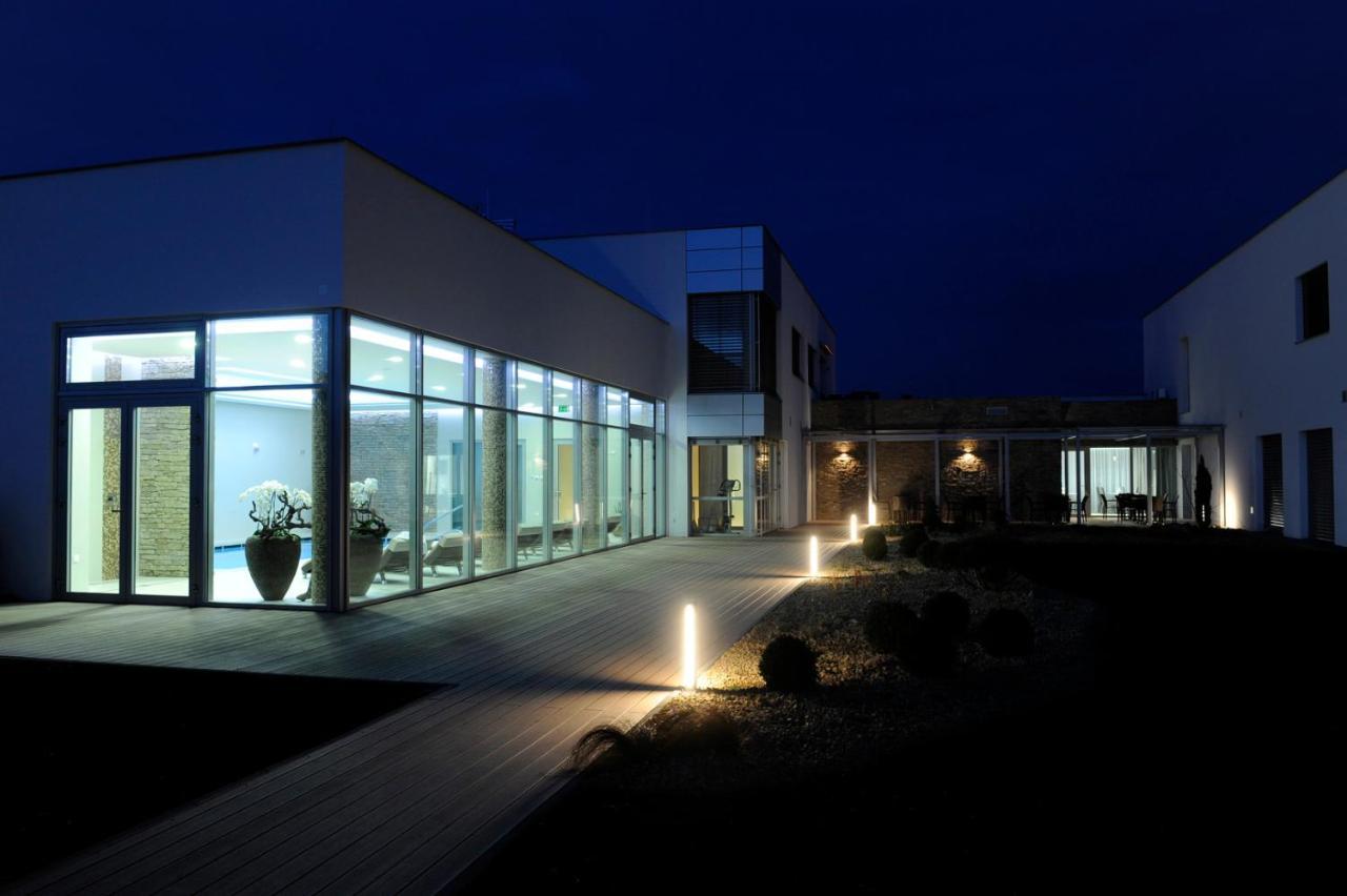 Hotel Harmony Medical & Wellness-Free Parking, 1,8Km From The Center Kromeriz Exterior photo